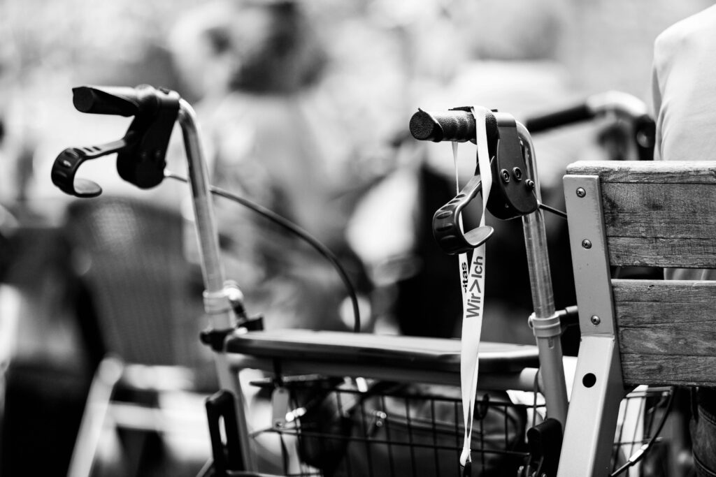 Rollator als hulpmiddel bij beperkte loopafstand en reden voor gehandicaptenparkeerkaart